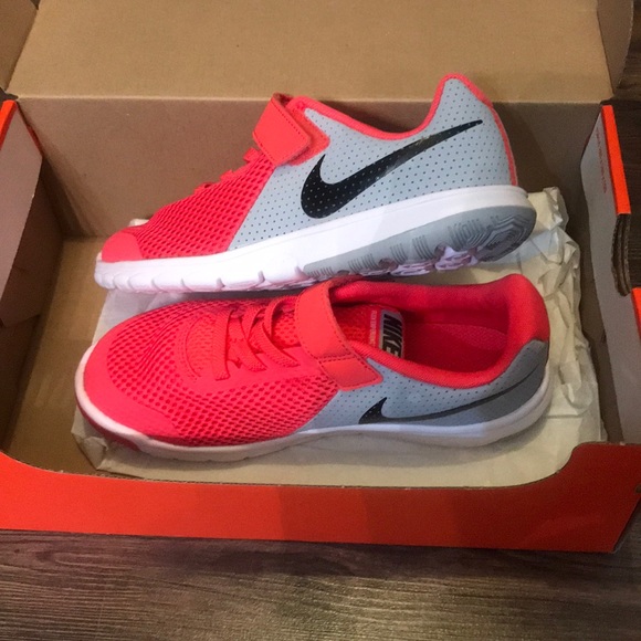 Nike Other - Nike Flex youth shoe